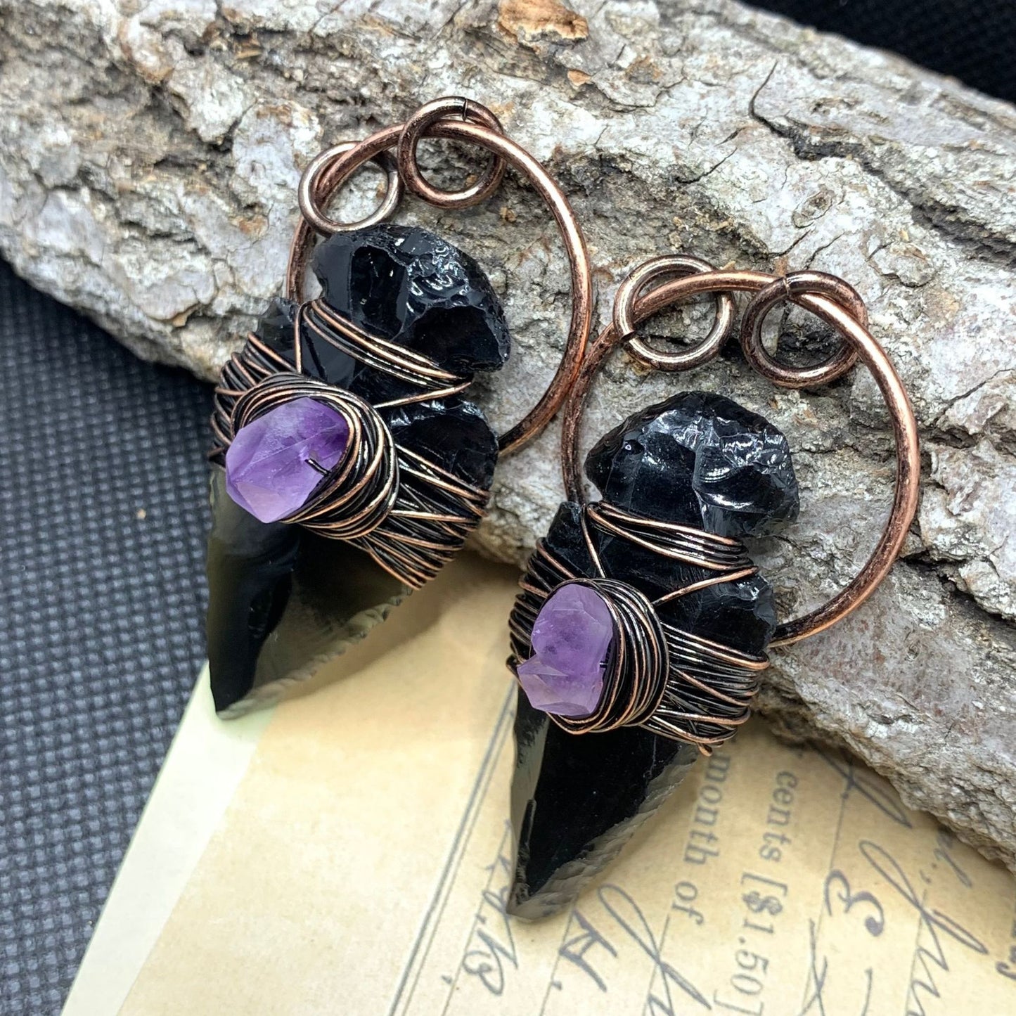 Natural obsidian sweater chain pendant in retro style