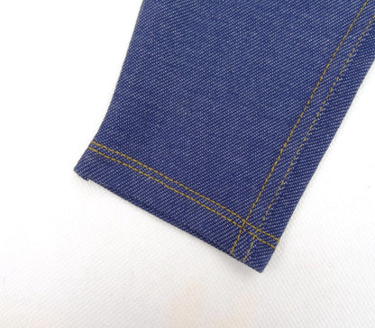 Ein zweiteiliges Jeans-Set für Kinder