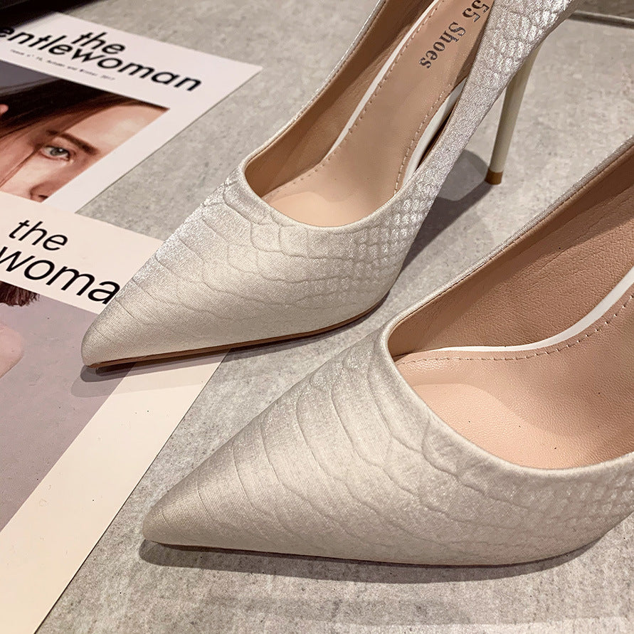 Damen spitze Pumps mit hohen Absätzen