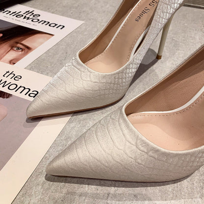 Damen spitze Pumps mit hohen Absätzen