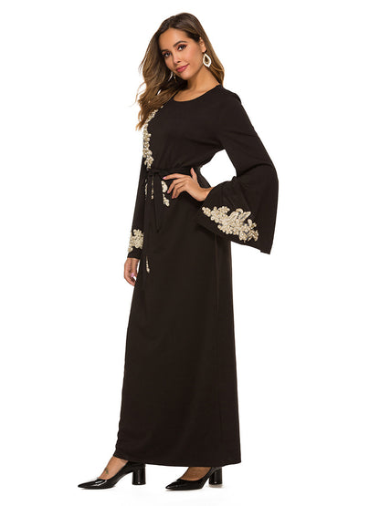 Muslimisches besticktes Kleid