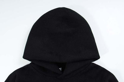 Strickwaren mit zerrissenem Design sind für Männer locker