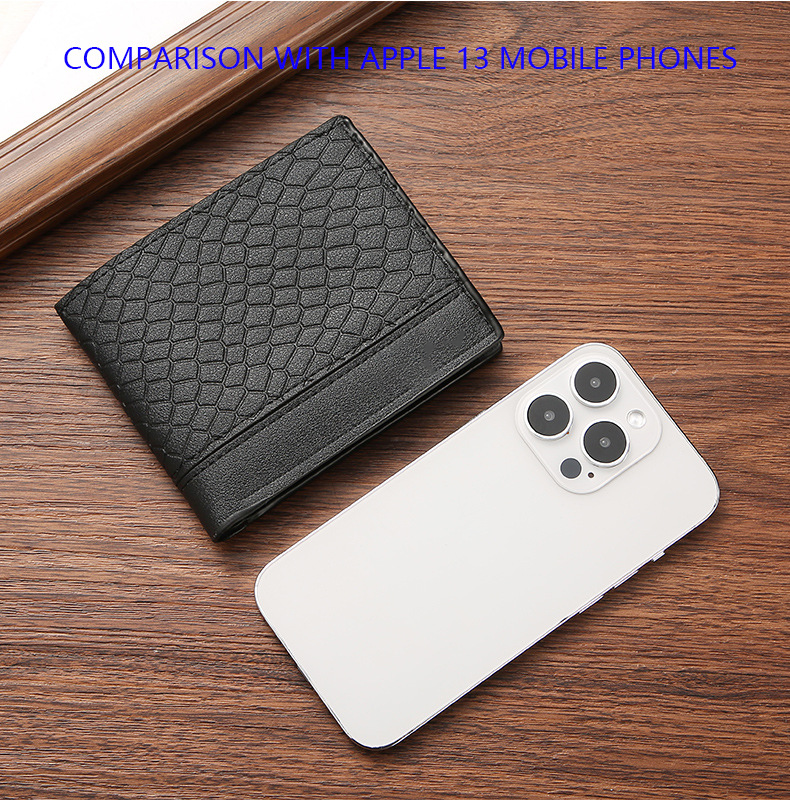 Kurze Herrenbrieftasche mit Schlangenleder muster