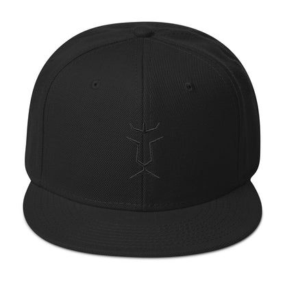 Die Snapback-Cap deiner Träume! Strukturiert und hochkarätig mit einem flachen Schirm welches leicht grau auf der Unterseite ist.