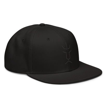 Die Snapback-Cap deiner Träume! Strukturiert und hochkarätig mit einem flachen Schirm welches leicht grau auf der Unterseite ist.