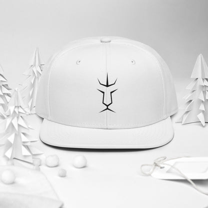 Die Snapback-Cap deiner Träume! Strukturiert und hochkarätig mit einem flachen Schirm welches leicht grau auf der Unterseite ist.